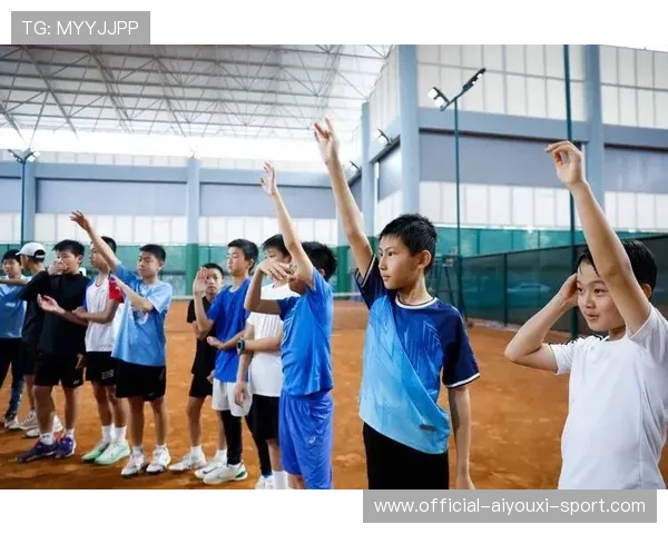 世界网球青少年公开训练:跨国教练团队授课,网球青年选手世界排名