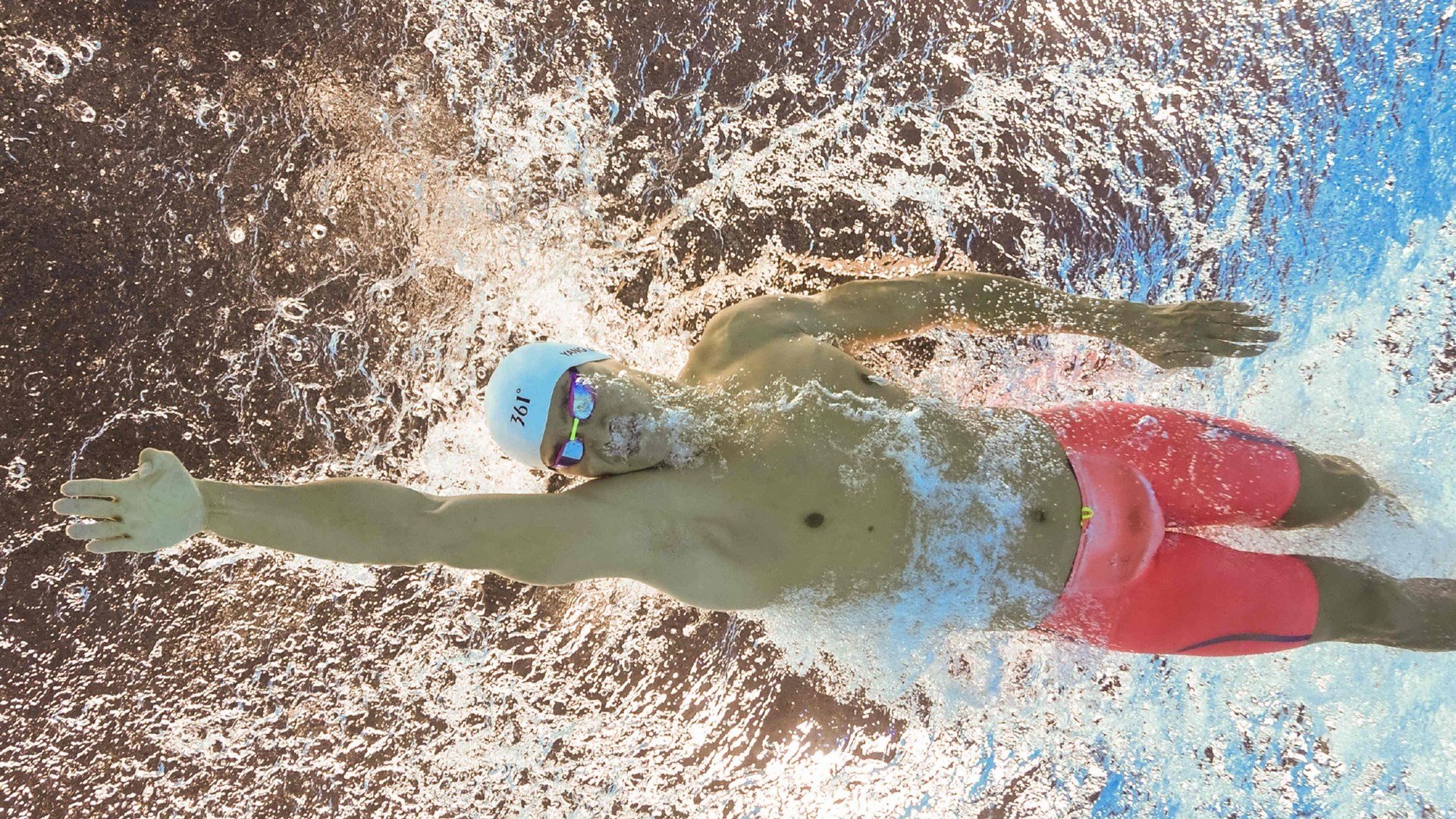 AYX体育-中超联赛中国队晋级 球迷热情高涨，中超联赛新政